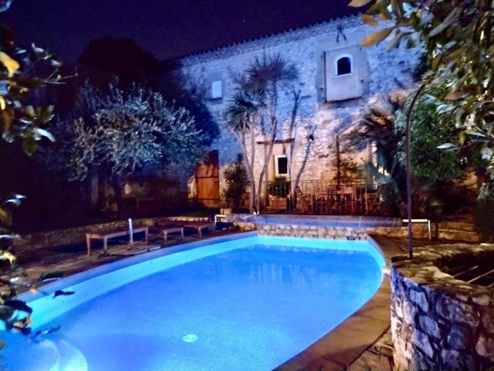 La Maison Des Autres, piscine chauffée, chambres d'hôtes proches Uzès, Nîmes, Pont du Gard Saint-Genies-de-Malgoires Exterior foto