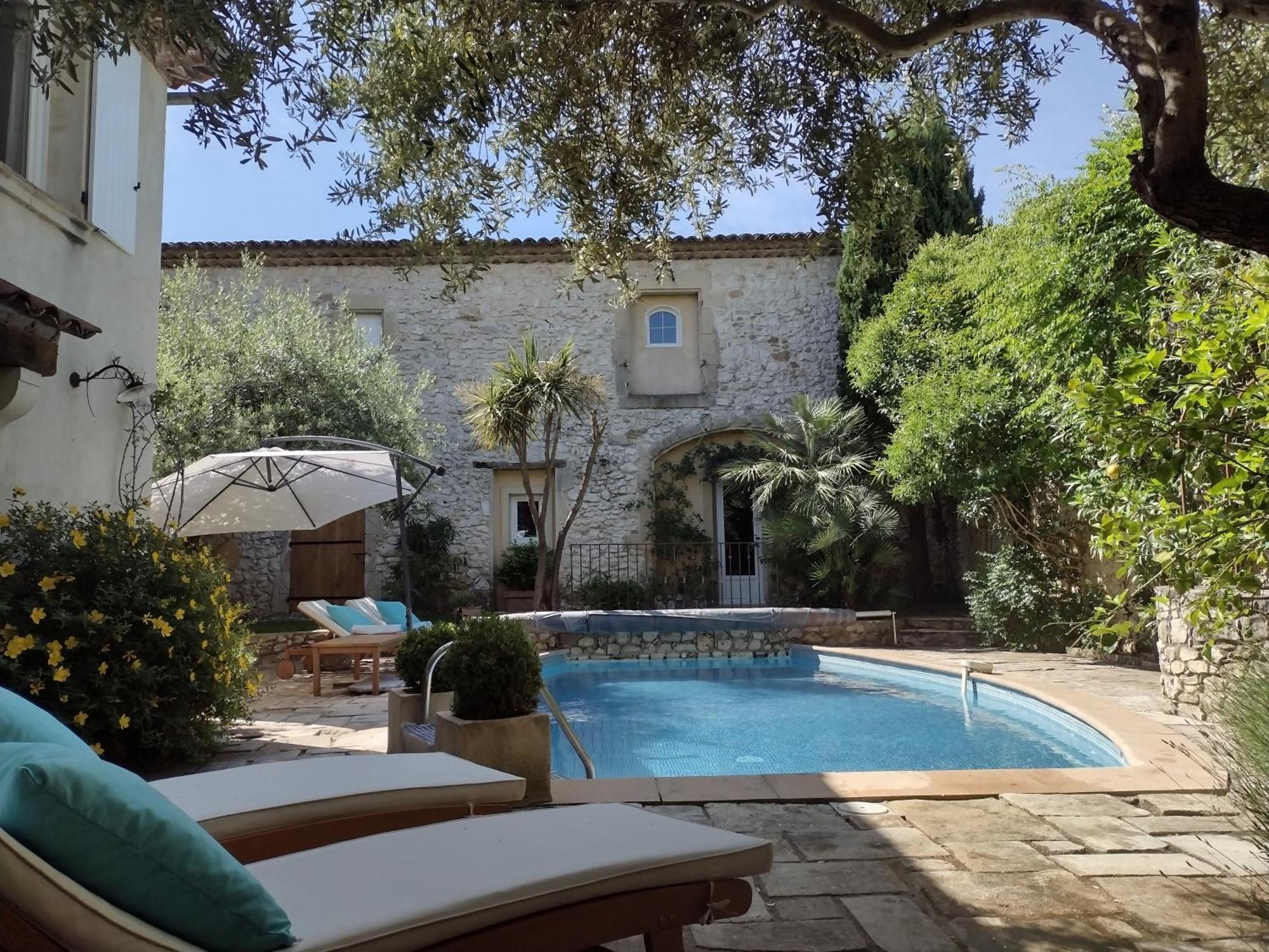 La Maison Des Autres, piscine chauffée, chambres d'hôtes proches Uzès, Nîmes, Pont du Gard Saint-Genies-de-Malgoires Exterior foto